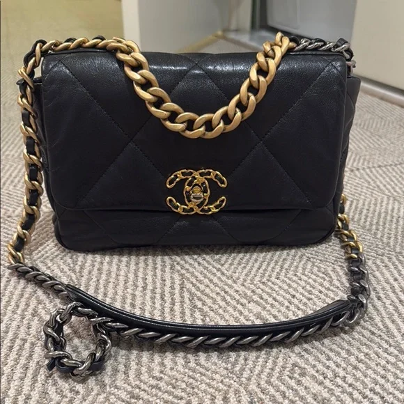 Sold Chanel 19 Black Goatskin Medium Bag - Picture 5 of 15